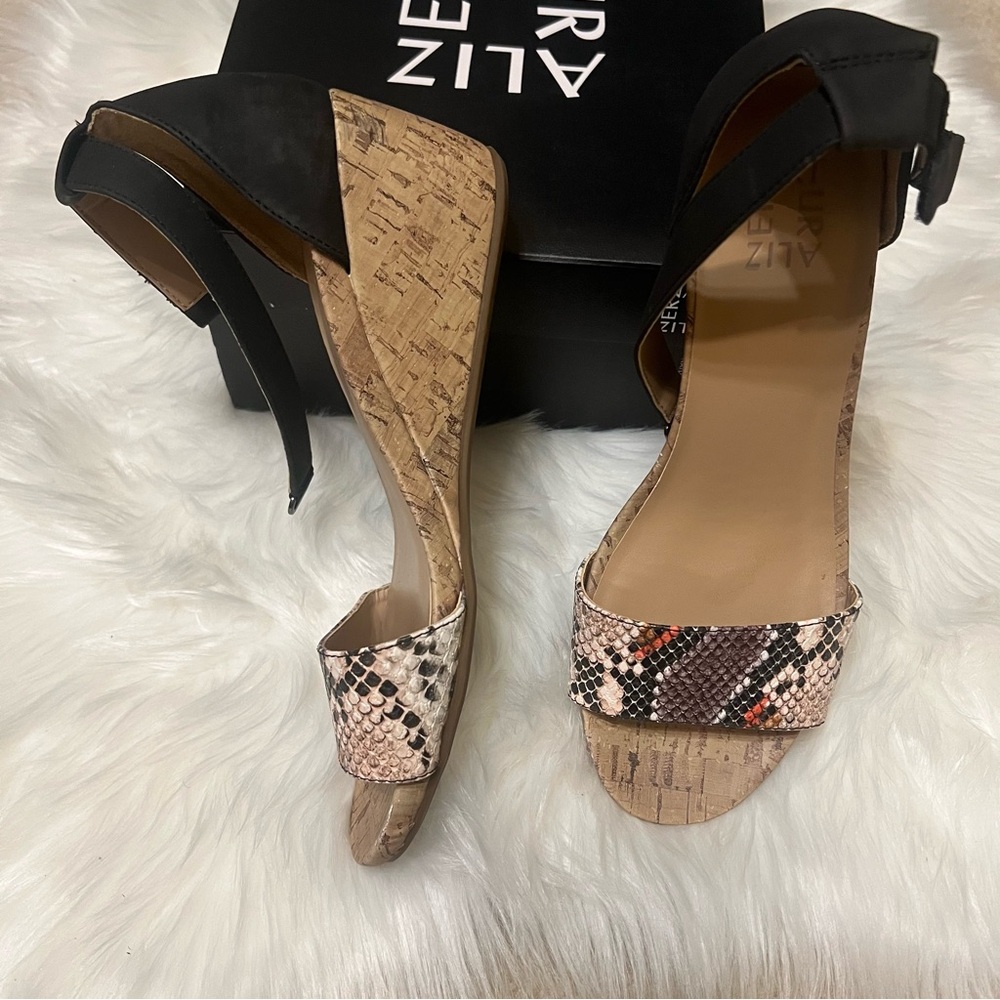 NATURALIZER SANDAL